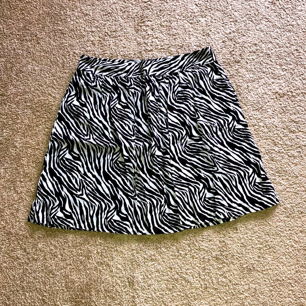 Banana Republic black and white zebra stripe skirt size 4